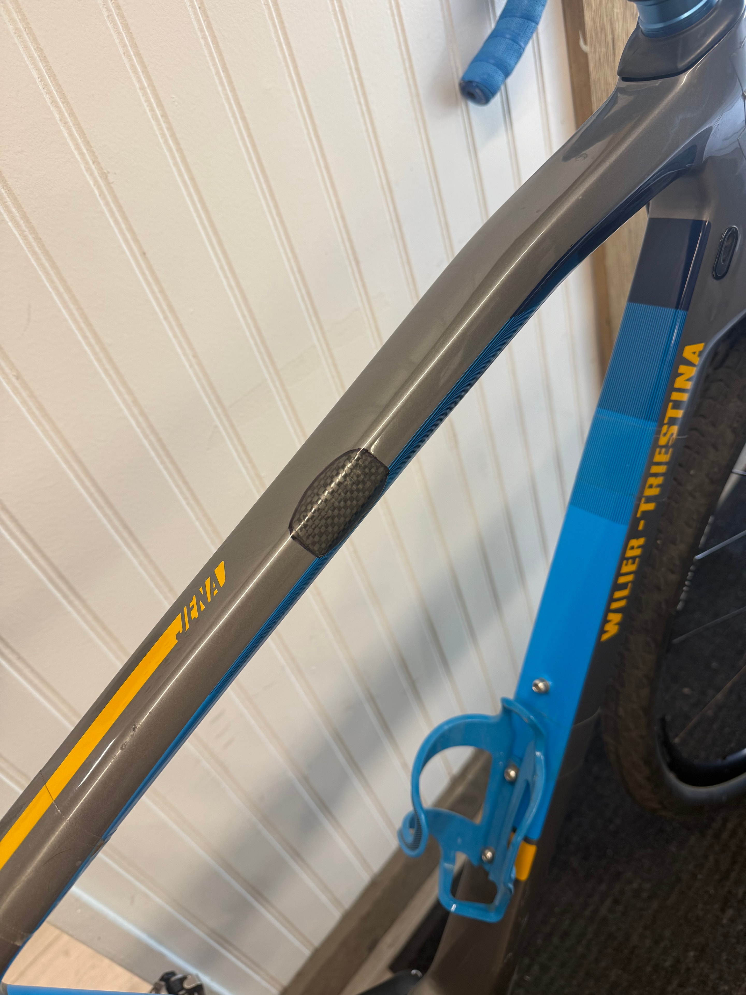 Carbon fiber top tube repair on a Wilier-Triestina road bike